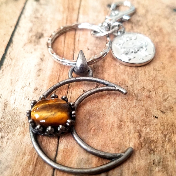 ♈️ Aries Moon Keychain - Picture 2 of 3